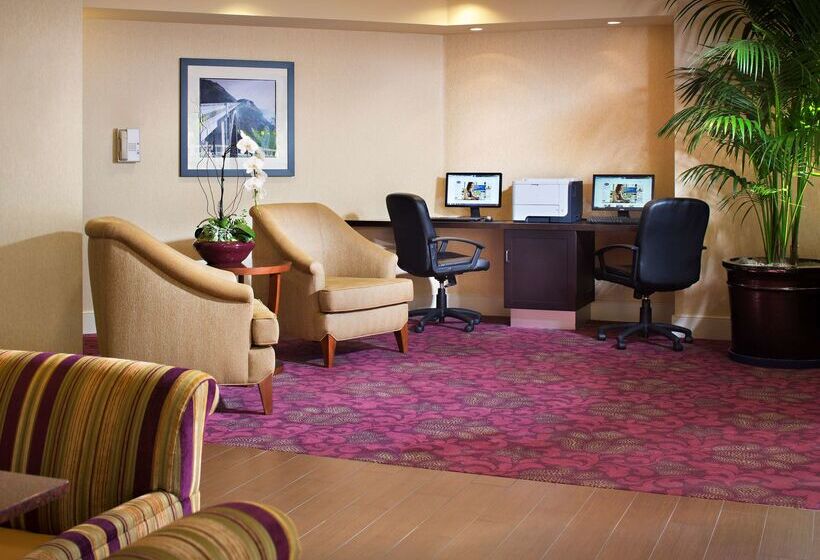 هتل Hampton Inn San Diego Del Mar