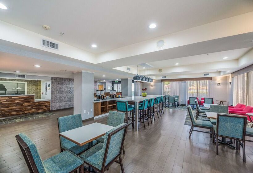 בית מלון כפרי Hampton Inn Oakland Hayward