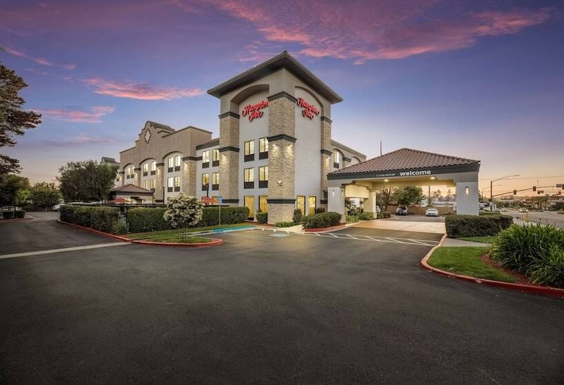 בית מלון כפרי Hampton Inn Oakland Hayward