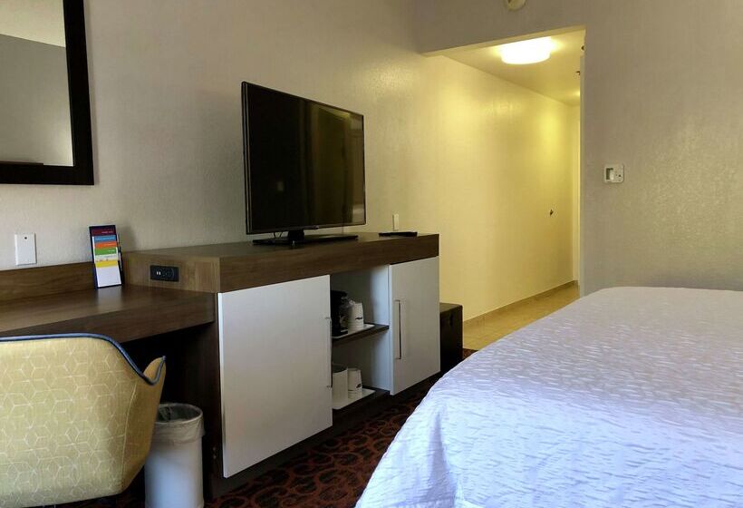 فندق Hampton Inn Spring Hill