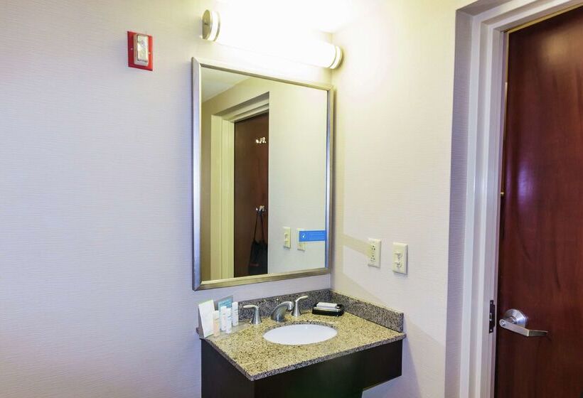 호텔 Hampton Inn Sturbridge