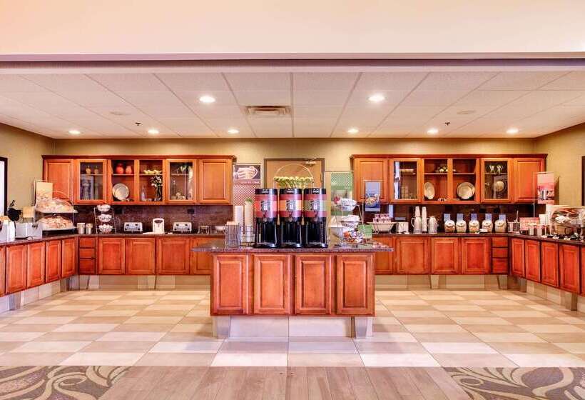 Отель Hampton Inn & Suites Addison