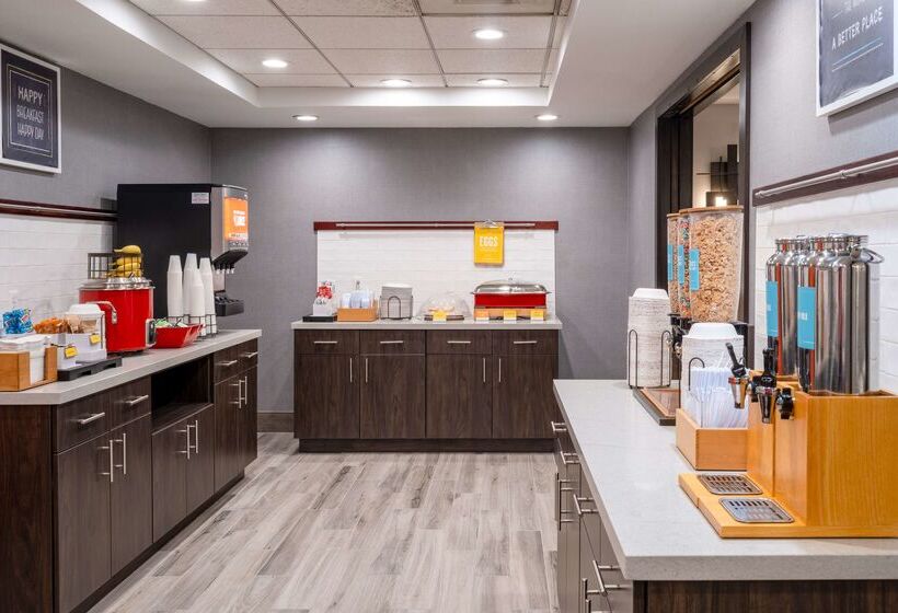 Отель Hampton Inn & Suites Agoura Hills