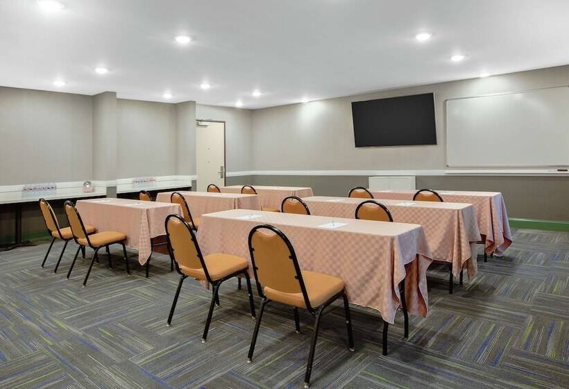 בית מלון כפרי Hampton Inn & Suites Mountain View
