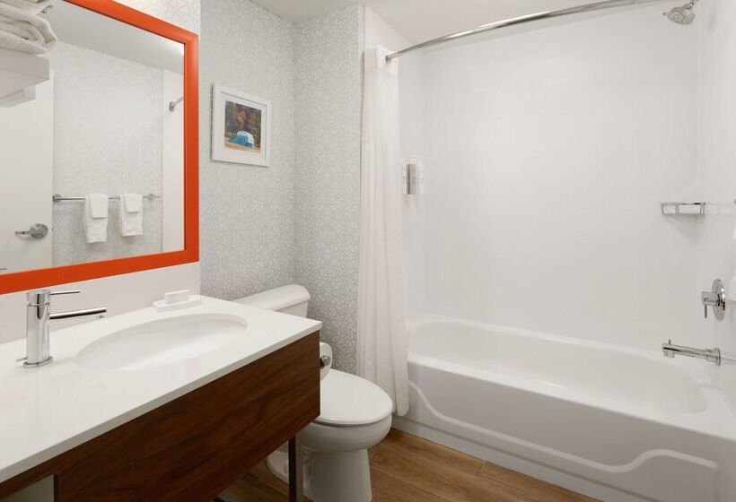 فندق Hampton Inn & Suites Scottsburg