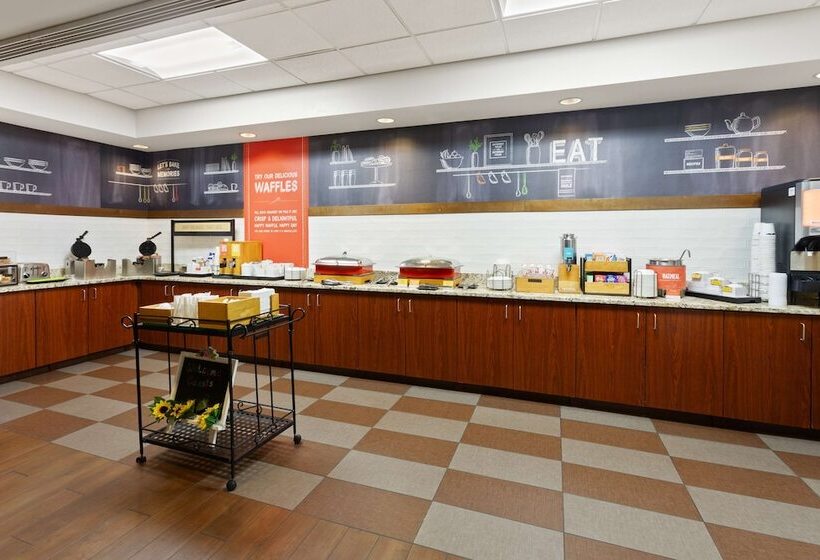 فندق Hampton Inn & Suites Scottsburg