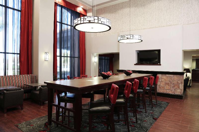 בית מלון כפרי Hampton Inn & Suites Temecula