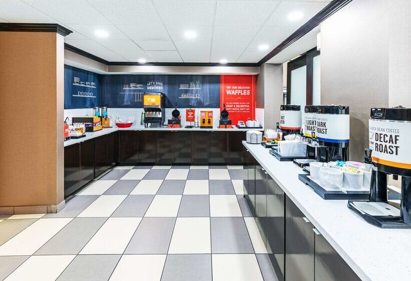 בית מלון כפרי Hampton Inn & Suites Tulsa Woodland Hills 71st Memorial