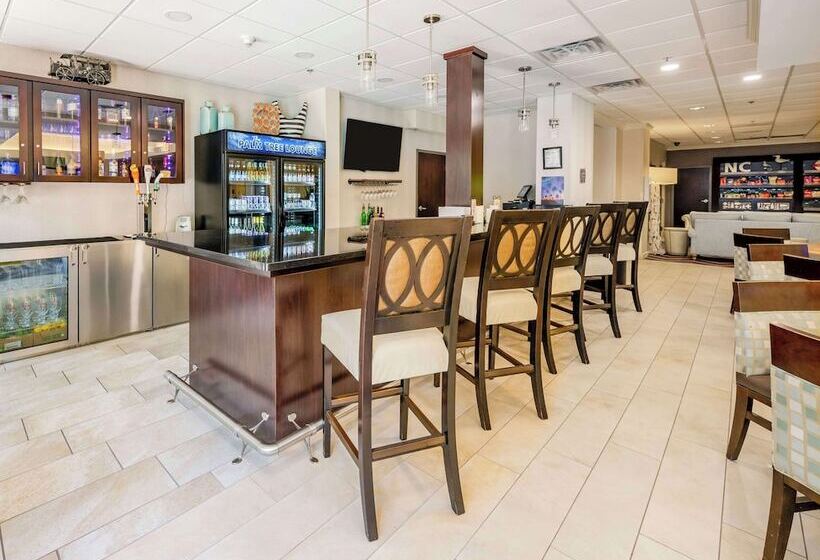 هتل Hampton Inn Wilmington Medical Park