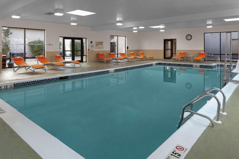 هتل Hampton Inn Woodbridge