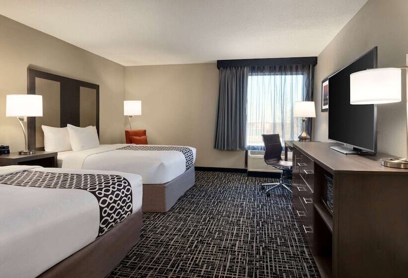 בית מלון כפרי La Quinta Inn & Suites By Wyndham St Louis Route 66