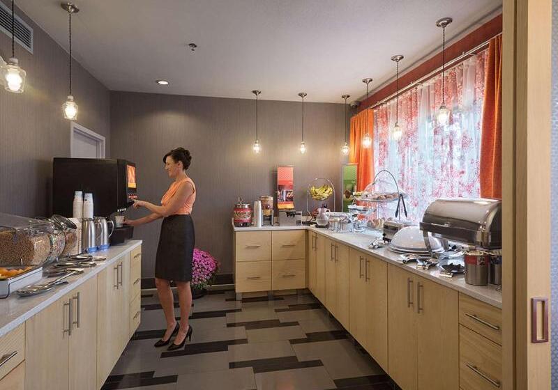 בית מלון כפרי La Quinta Inn & Suites By Wyndham St Louis Route 66