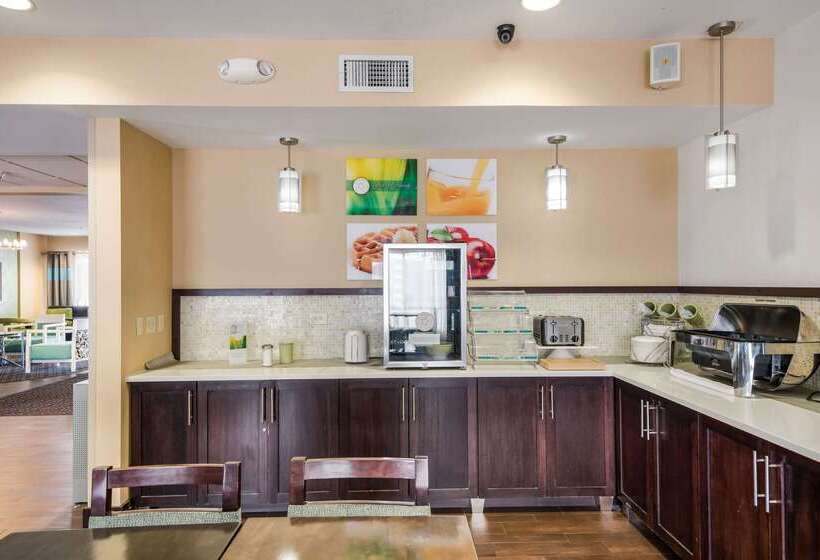 هتل Quality Inn & Suites Quincy  Downtown