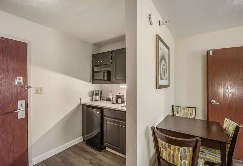 هتل Quality Inn & Suites Quincy  Downtown