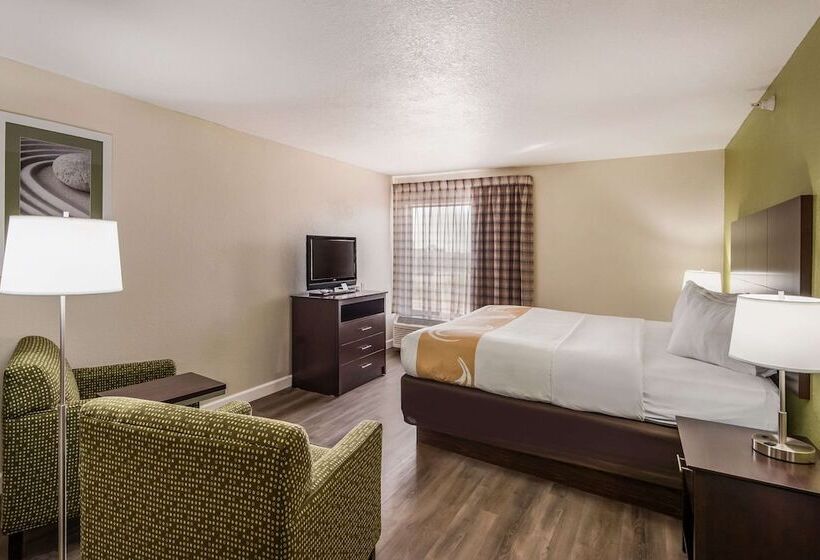 בית מלון כפרי Quality Inn & Suites Quincy  Downtown