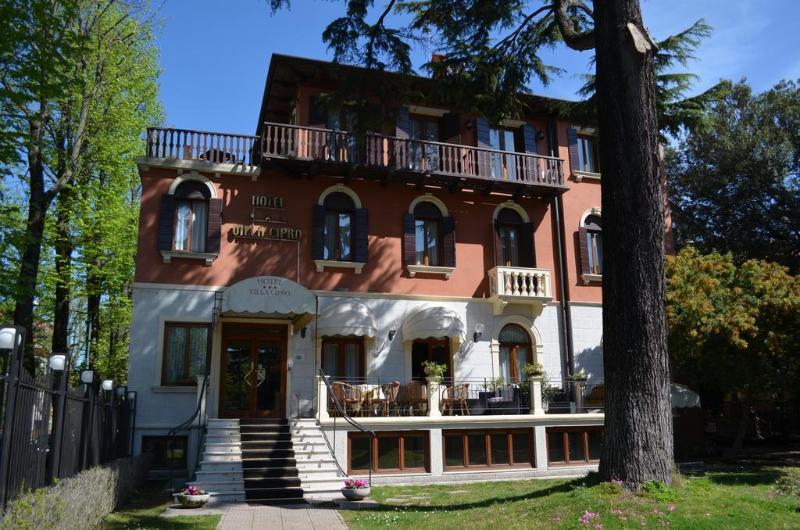 هتل Villa Cipro