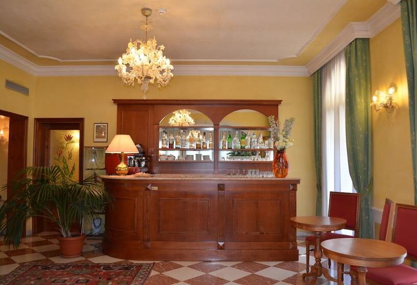 هتل Villa Cipro