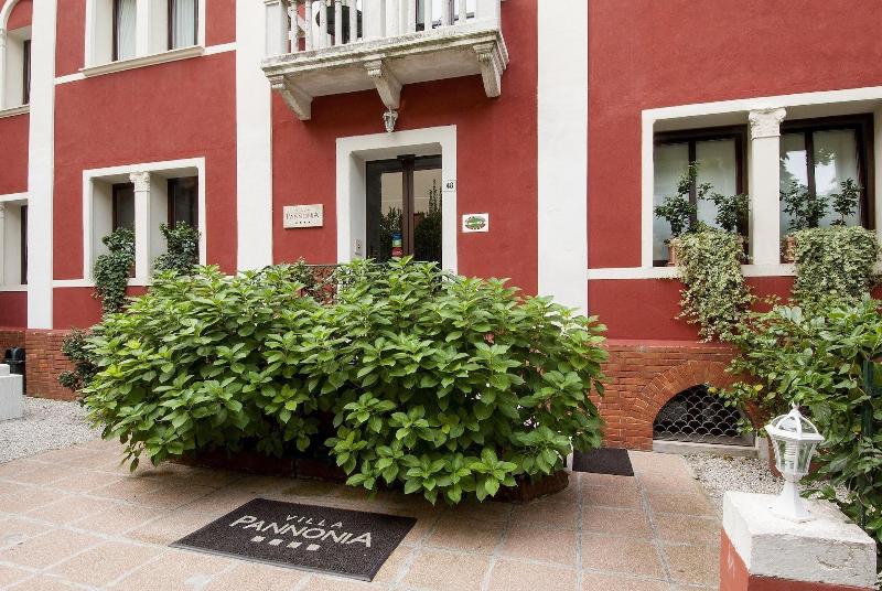 هتل Villa Pannonia