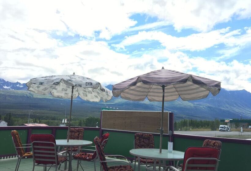 فندق صغير Kluane Park Inn