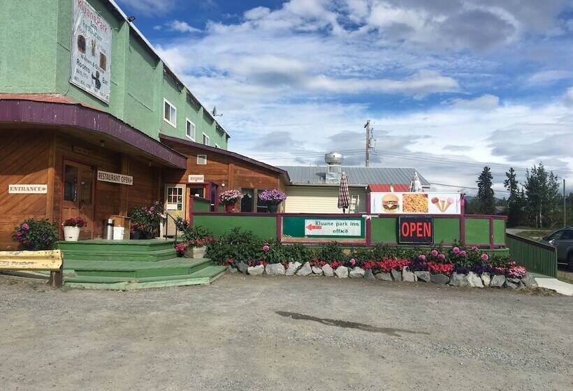 فندق صغير Kluane Park Inn