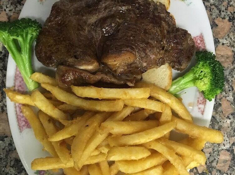 فندق صغير Kluane Park Inn