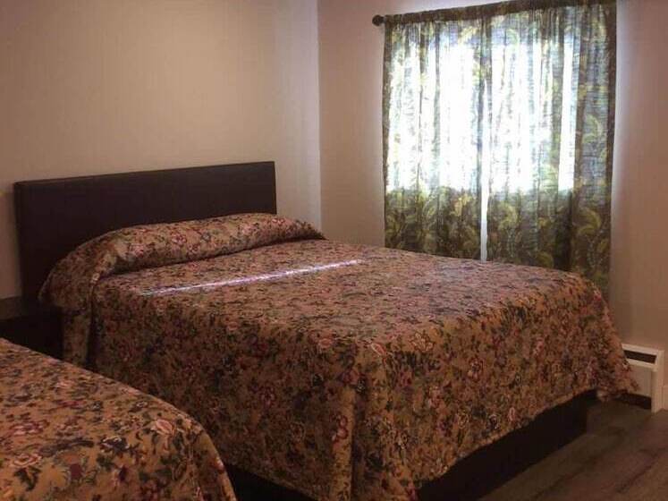 فندق صغير Kluane Park Inn