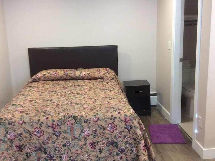 فندق صغير Kluane Park Inn