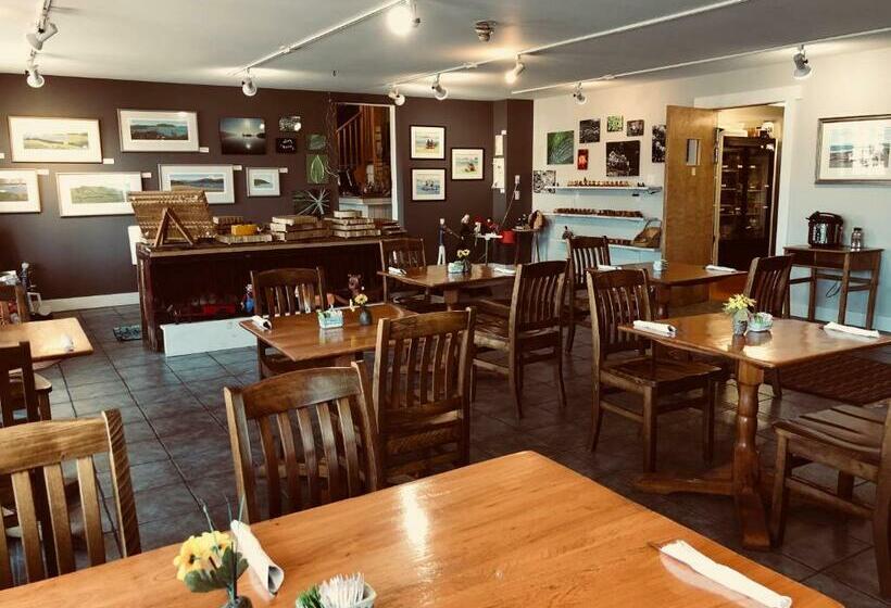 住宿加早餐 The Water's Edge Inn & Gallery