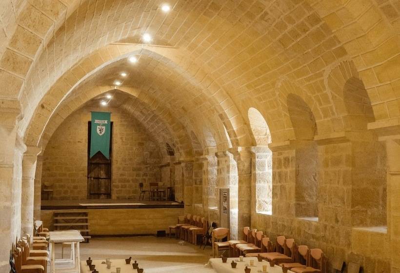 Общежитие Auberge De Jeunesse Hi Cadouin