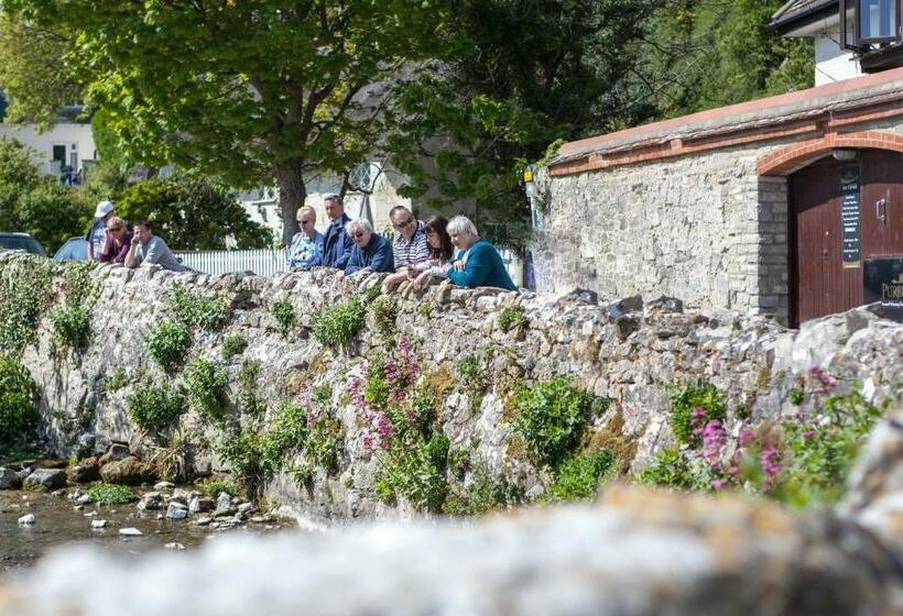 بنسيون Lulworth Lodge