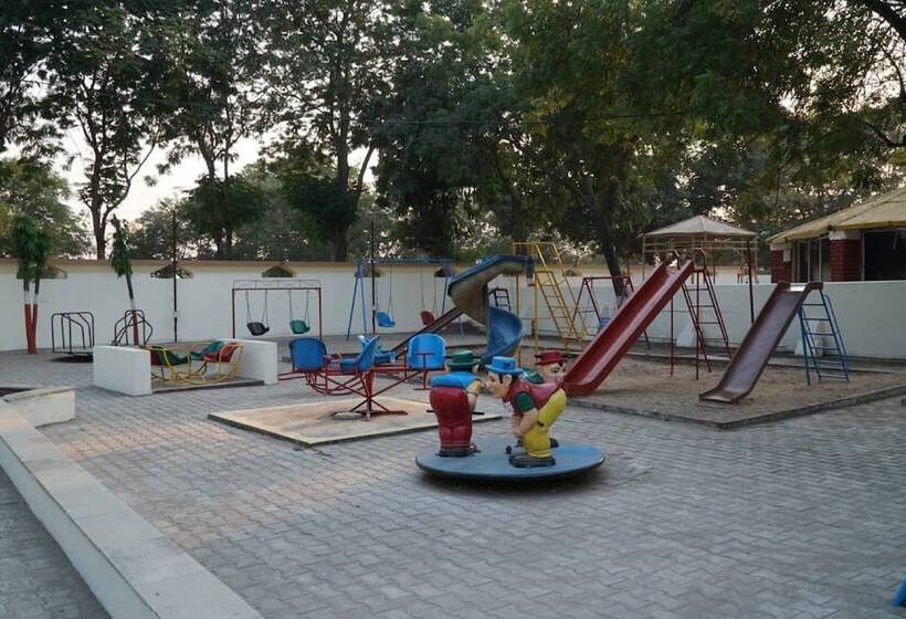 Курорт Neel Kanth Motels &