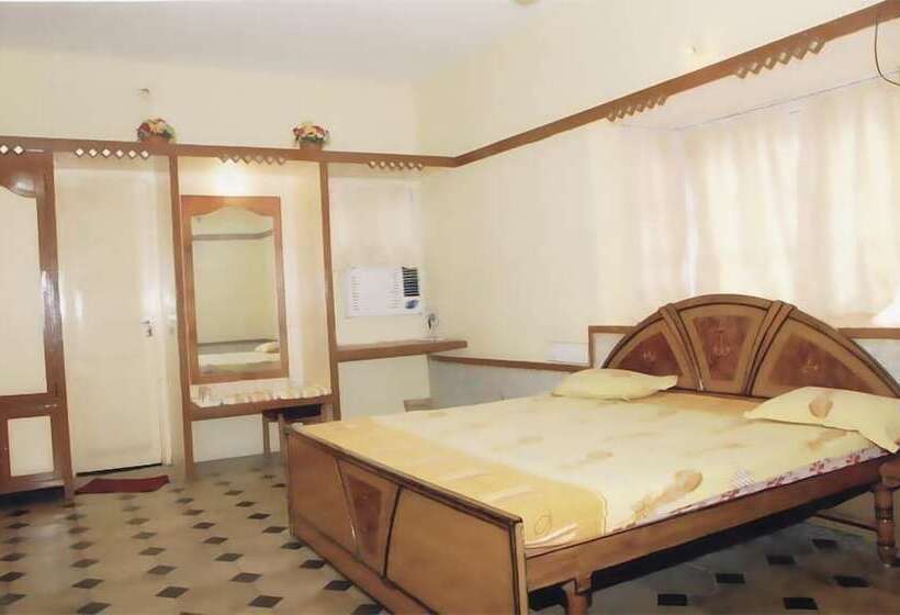 Курорт Neel Kanth Motels &