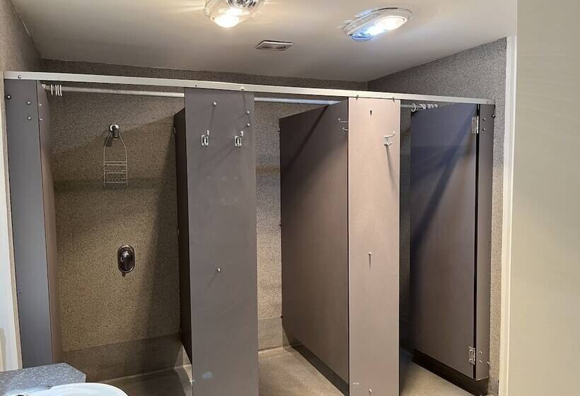 هاستل Uptown Backpackers