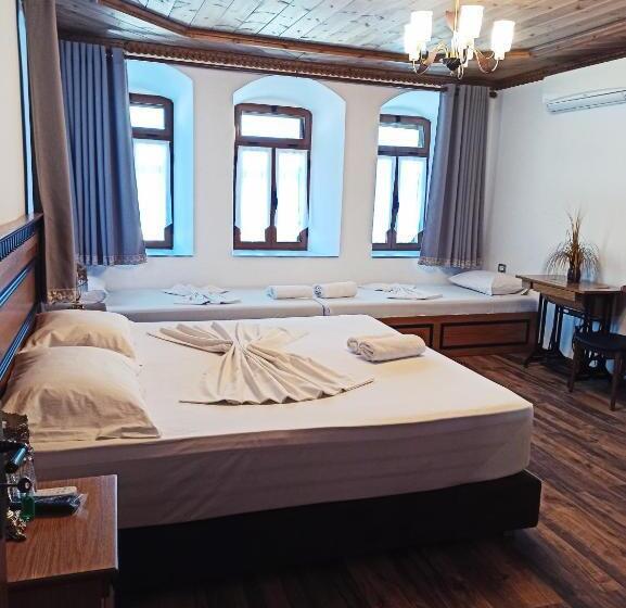فندق Praga