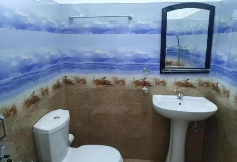 Отель Quench Inn