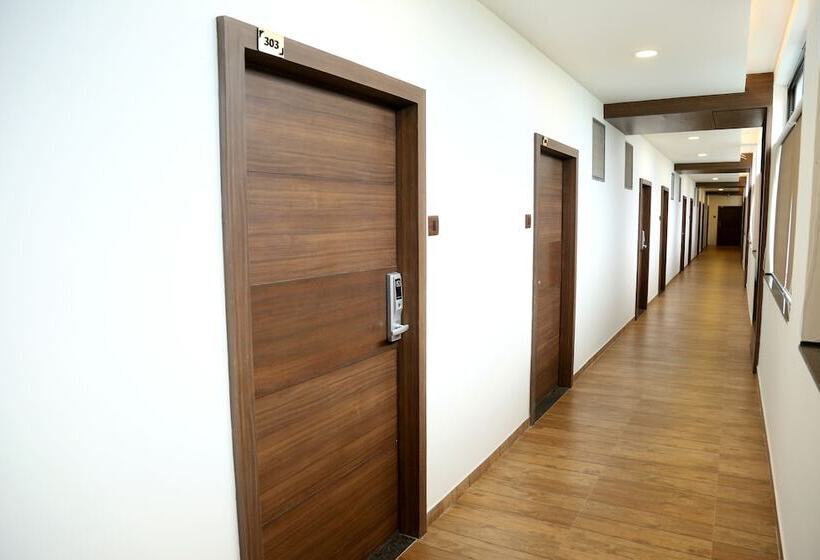 Отель Royal Square