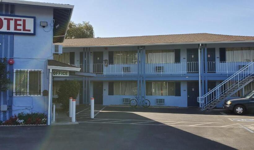 Valley Motel