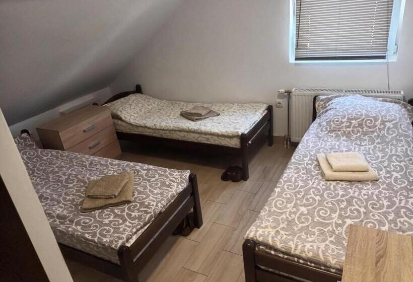 هاستل Apartmani Maja 2