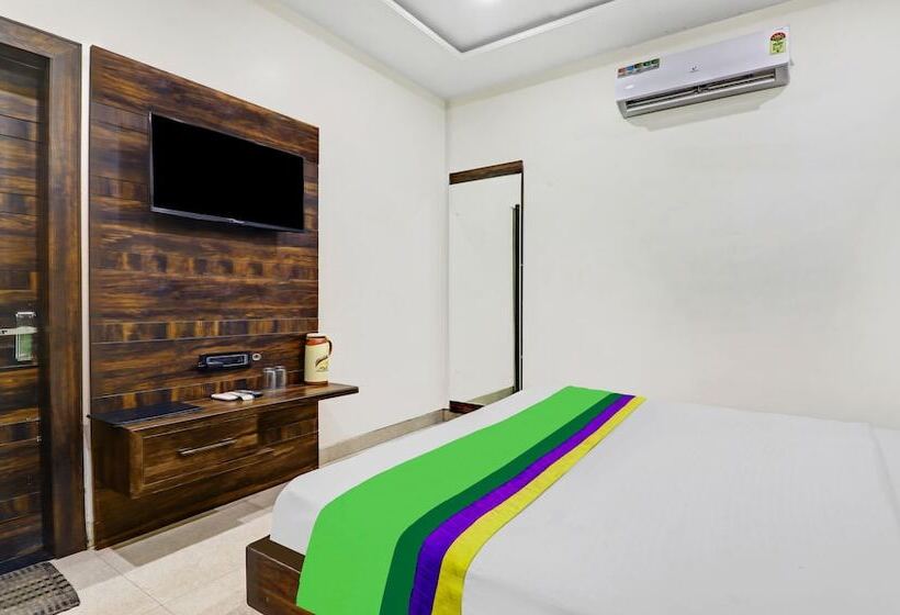 Itsy Hotels Anjali Mahal 500, Mtrs From Mathura Railway Station