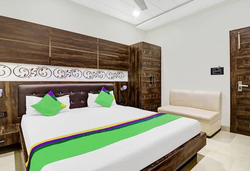 Itsy Hotels Anjali Mahal 500, Mtrs From Mathura Railway Station