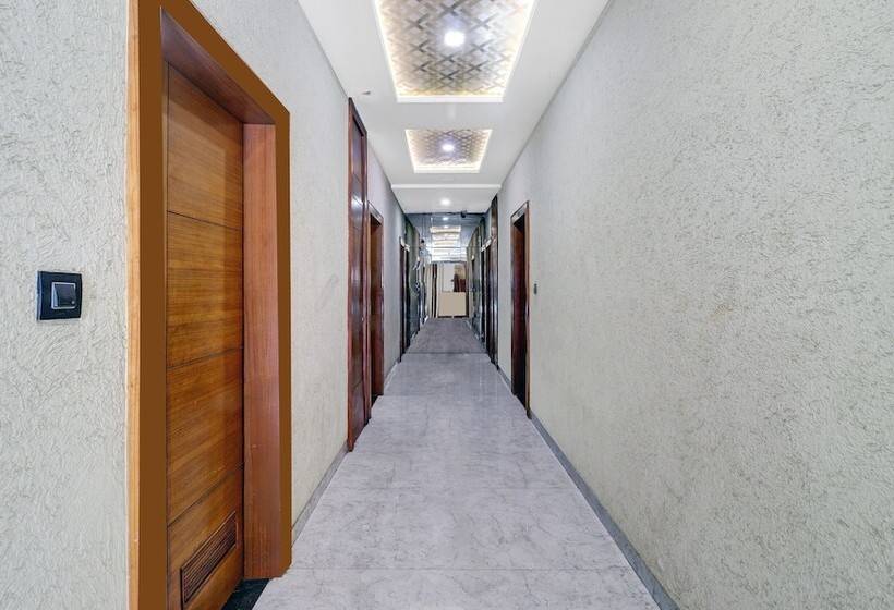 Itsy Hotels Anjali Mahal 500, Mtrs From Mathura Railway Station
