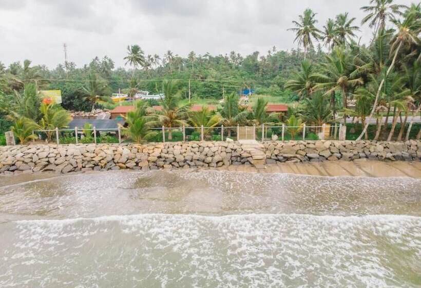 Отель Les Beach Chalets