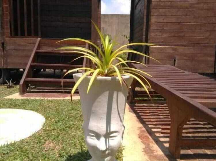 Отель Les Beach Chalets