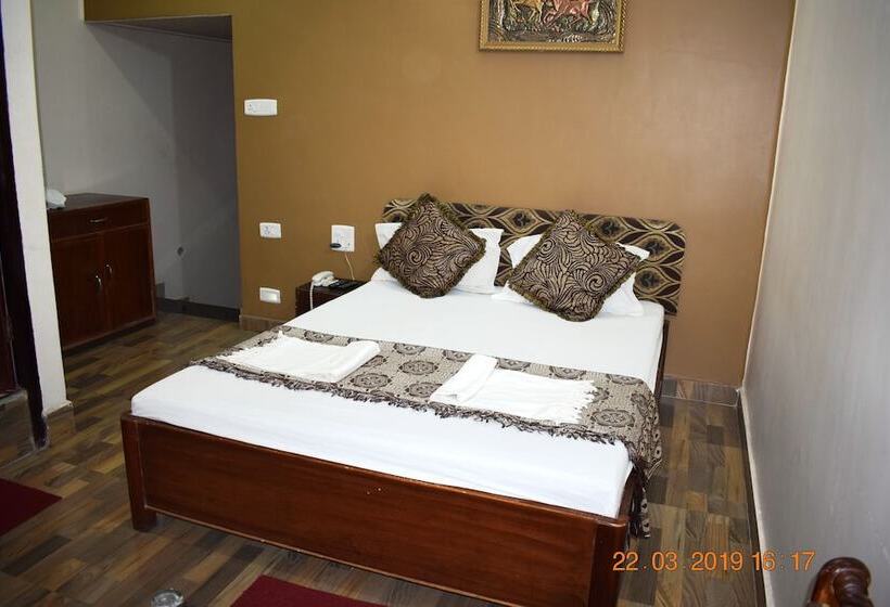 בית מלון כפרי The Centre Square