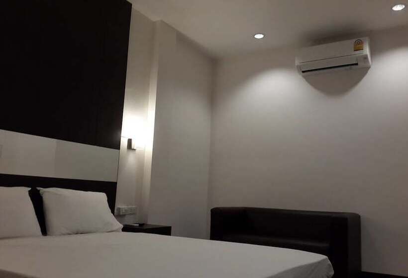 هتل The Room 24 Resort
