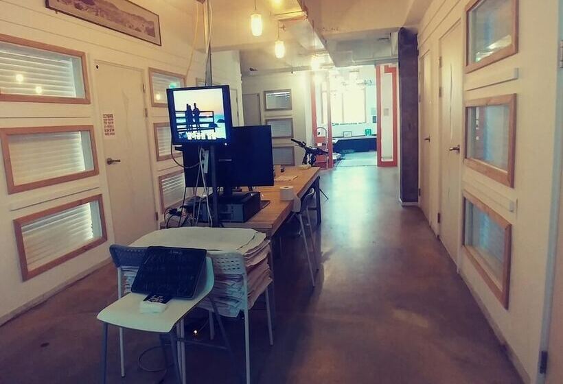 Life Guesthouse Hostel