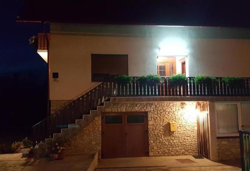 بنسيون Apartments And Rooms With Parking Space Jezerce, Plitvice   17768