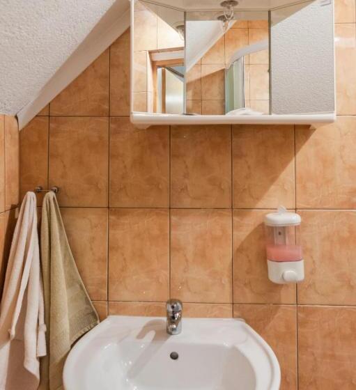 بنسيون Apartments And Rooms With Parking Space Jezerce, Plitvice   17768