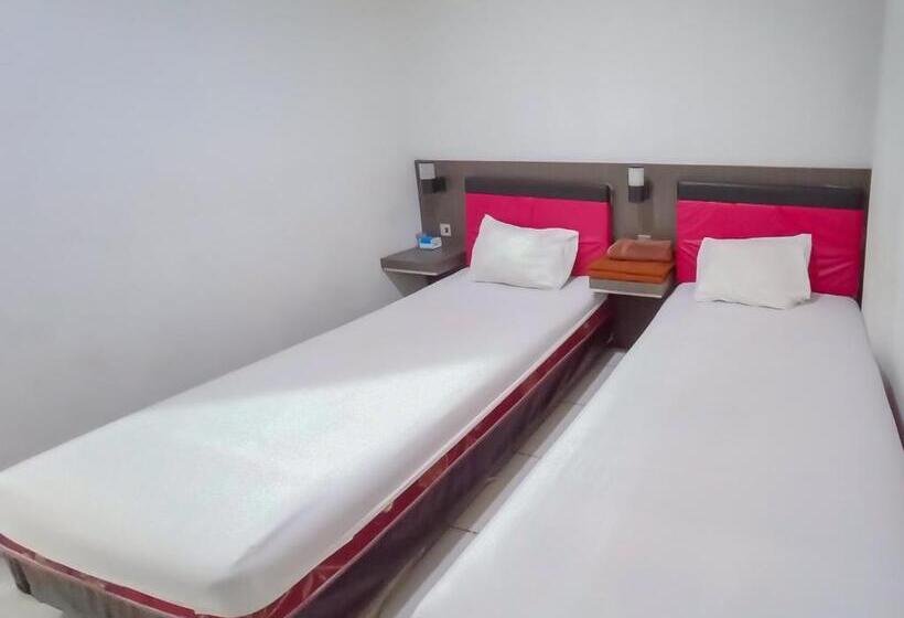 پانسیون Reddoorz Syariah Near Q Mall Banjarbaru