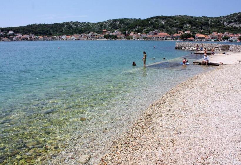 膳宿费 Rooms With A Swimming Pool Tisno, Murter   3219